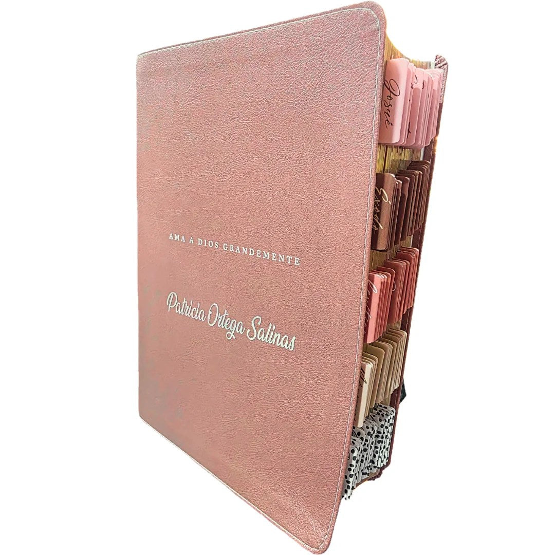 Biblia Ama a Dios Grandemente NBLA Tapa Flexible Oro Rosa PERSONALIZADA con Nombre + Tabs